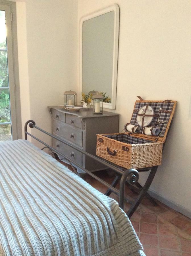 Bed and Breakfast Le Mas Amore Ґассен Екстер'єр фото