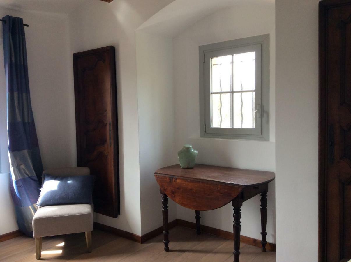 Bed and Breakfast Le Mas Amore Ґассен Екстер'єр фото