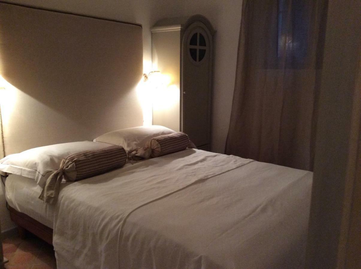 Bed and Breakfast Le Mas Amore Ґассен Екстер'єр фото
